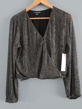 NWT Black and Silver Shimmer Crop Long Sleeve Blouse Lg
